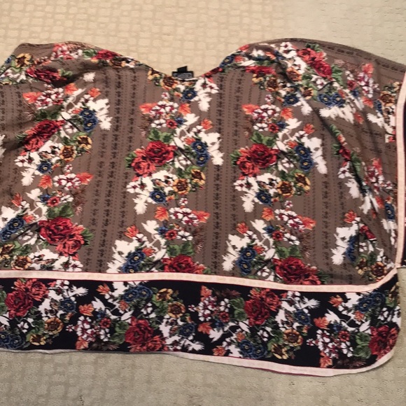 Fabulous colourful open flowy top - Picture 11 of 12